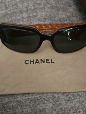 *Vintage* CHANEL Black Front w/ Tortoiseshell Temple Sunglasses W/prescription